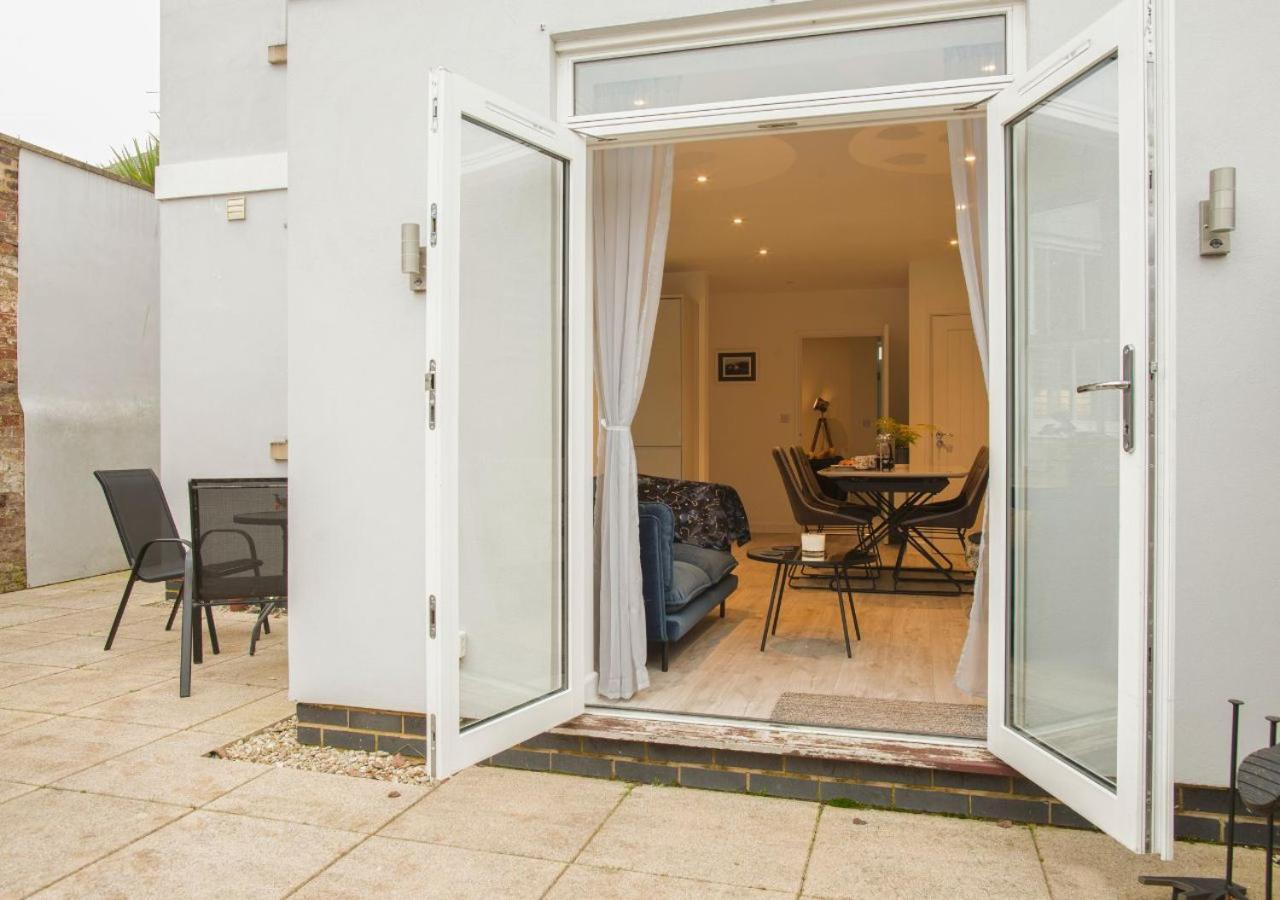 Вилла Stunning 2 Bed With Private Patio And Free Parking Челтенхам Экстерьер фото