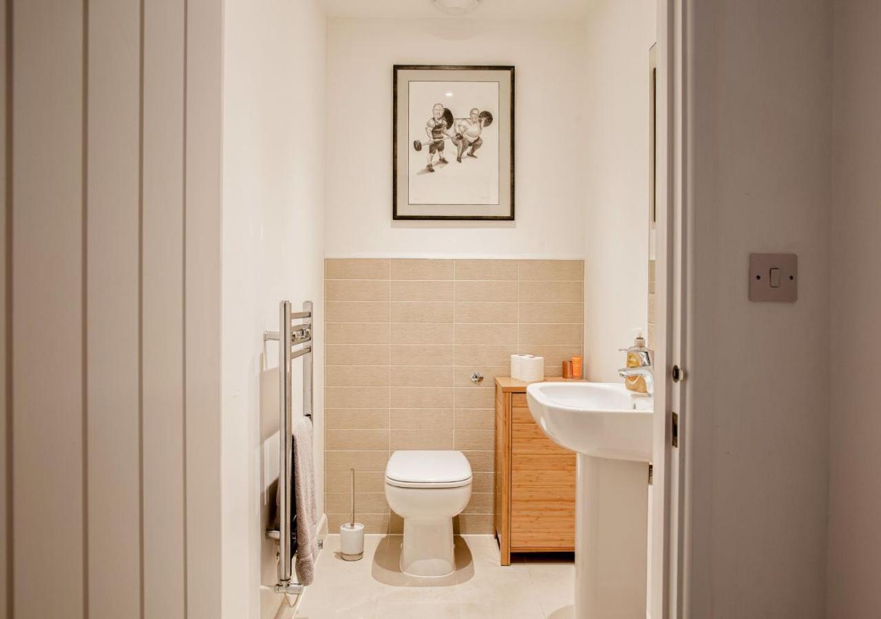 Вилла Stunning 2 Bed With Private Patio And Free Parking Челтенхам Экстерьер фото