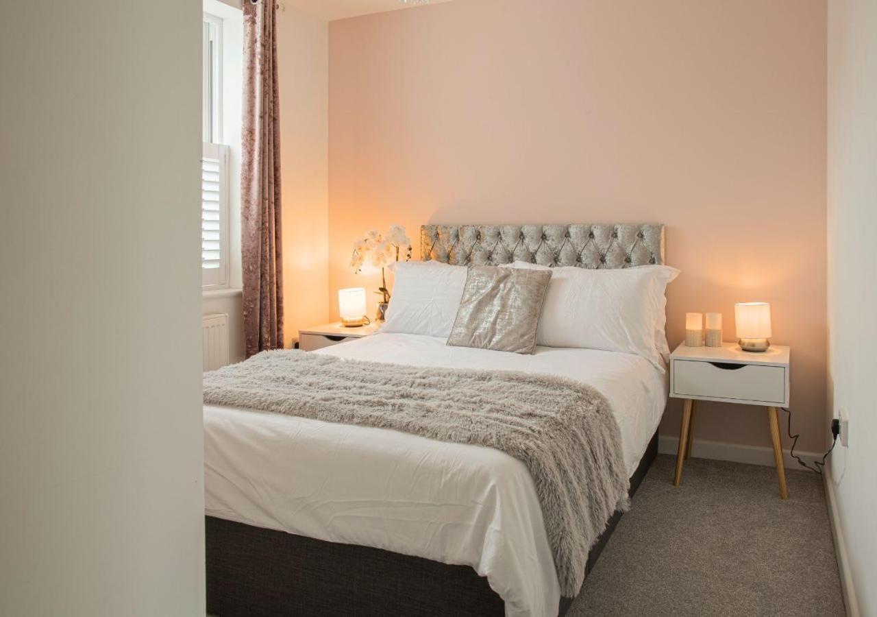 Вилла Stunning 2 Bed With Private Patio And Free Parking Челтенхам Экстерьер фото