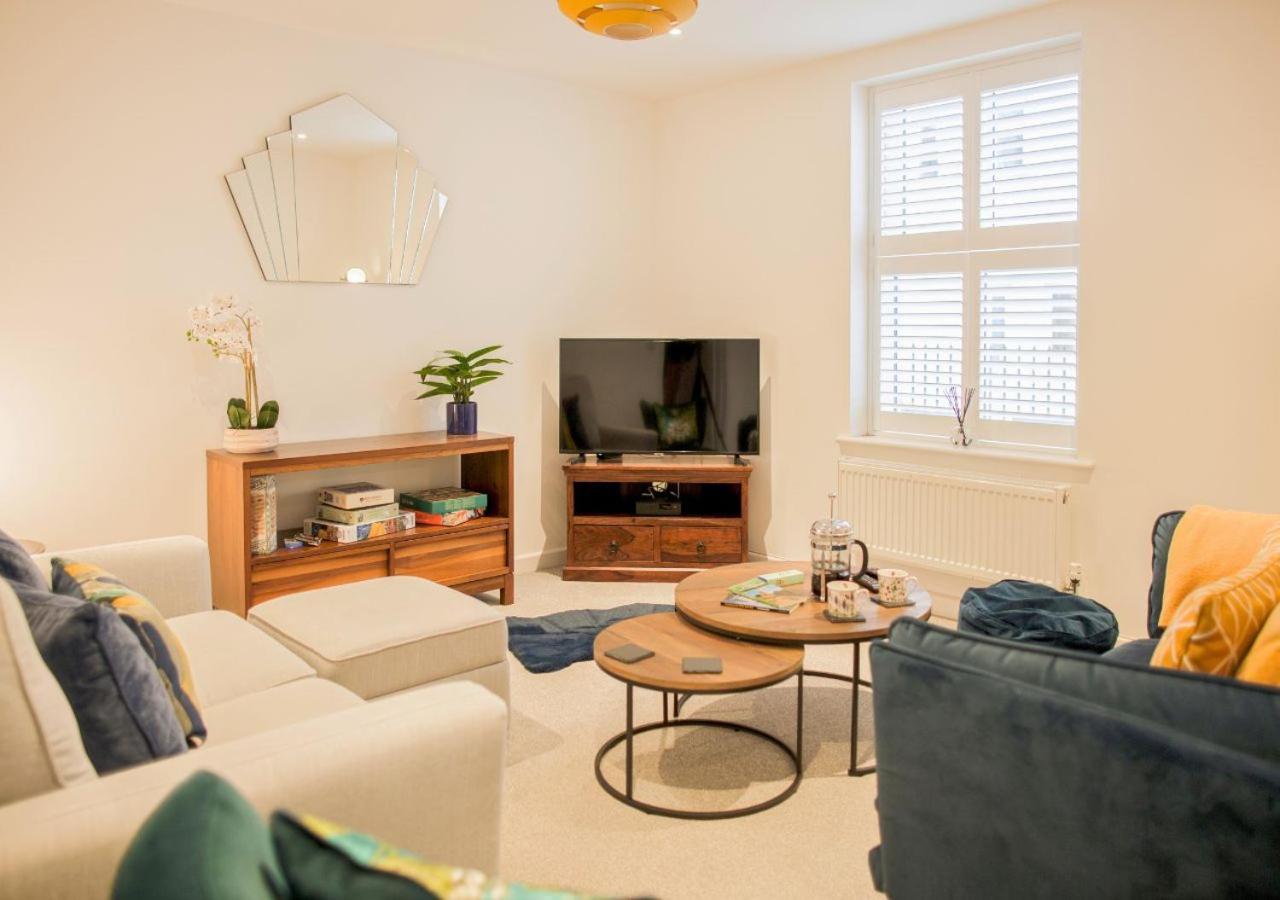 Вилла Stunning 2 Bed With Private Patio And Free Parking Челтенхам Экстерьер фото