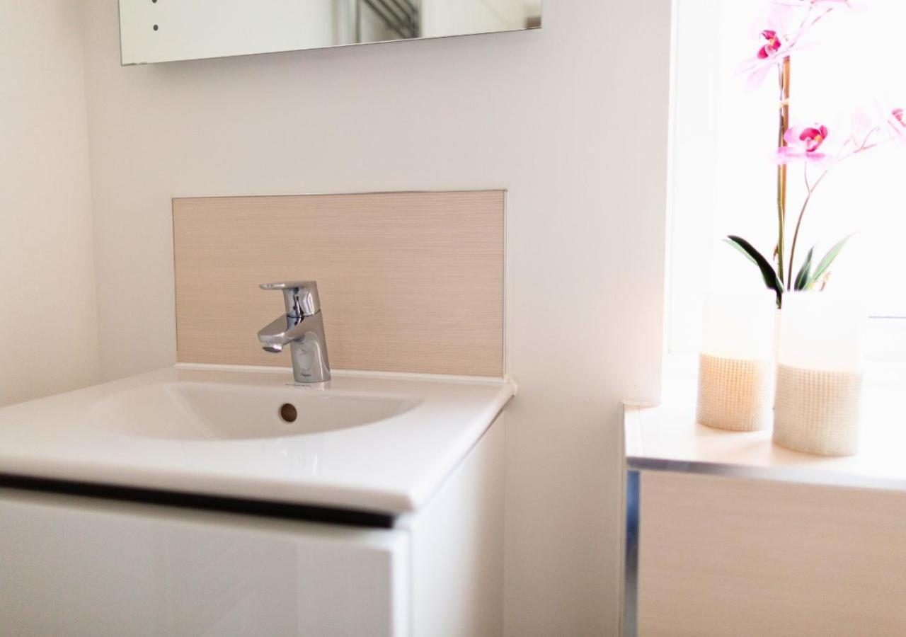Вилла Stunning 2 Bed With Private Patio And Free Parking Челтенхам Экстерьер фото